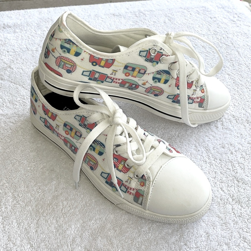 NEW Happy Camper Low Top Multi Colored Canvas Unisex Sneaker Size 6 Travel Style